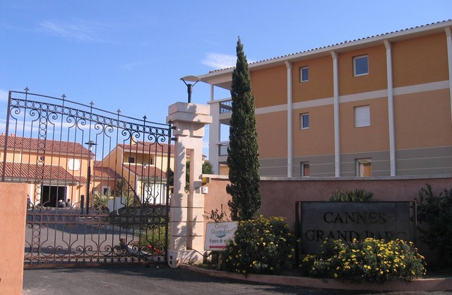 Cannes - Cannes Grand Parc - Les Hibiscus - F2 (50m *) Terrace (20m *) Garage