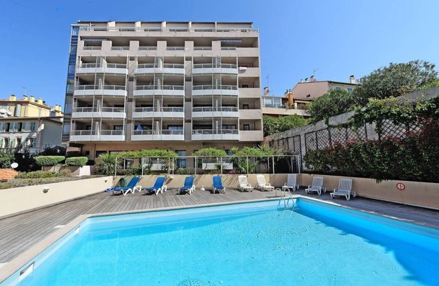 CANNES Suquet Film festival 50M from Beach 2 BDR apartment with terrace and pool