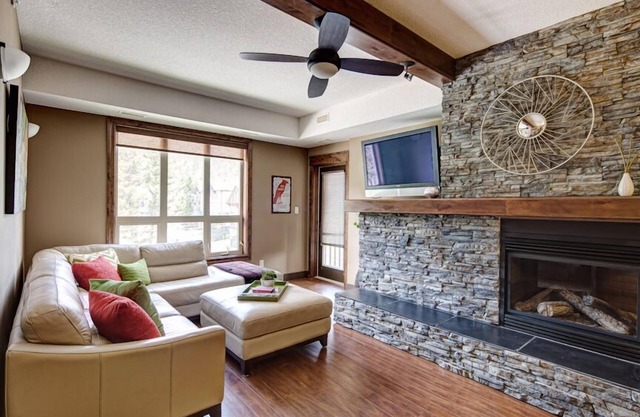 Canyon Ridge - Outdoor Hot Tub, Seasonal Pool - Stay for 3 nights/Pay for 2*