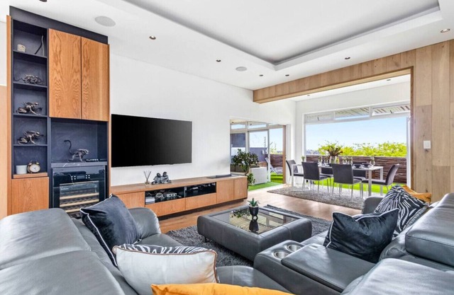 Cape Town Luxury Villa Pool + City Skyline Views