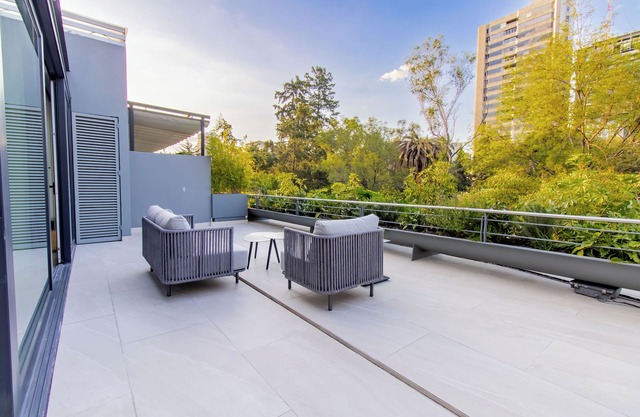 Capitalia | Private Terrace Splendor