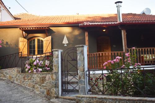 Capris Rustic Ηouse with Mountain View