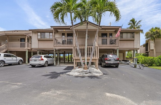 Captain`s Harbor Condo 2/2 on the Water!