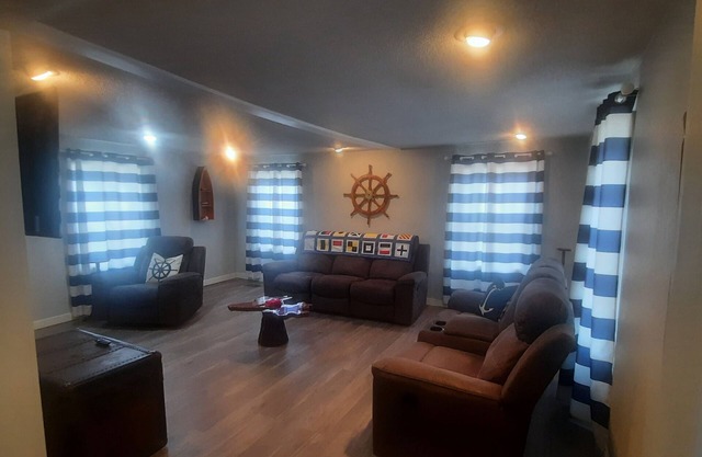 Captain's Quarters- Clean, comfortable, convenient!