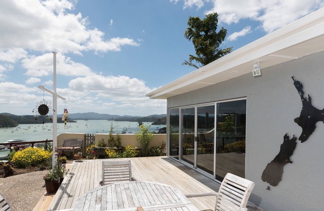 Captain's Quarters - Opua Holiday Home