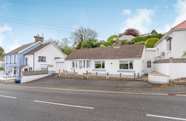 CAPTIVA COTTAGE, pet friendly, with a garden in Saundersfoot
