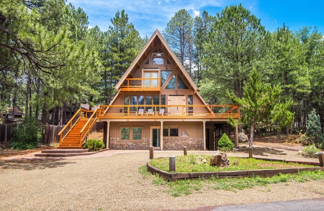 Captivating 1 BR Chalet Hideaway! Prime Location!