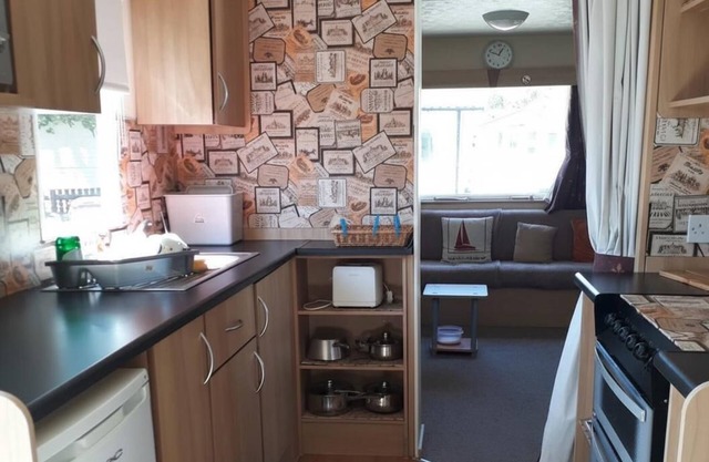 Caravan on Combe Haven - Sleeps 8 & Pet Friendly