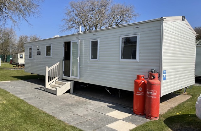 Caravan - Sleeps up to 8 & Free parking