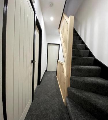 Cardiff Central Home Sleeps 11