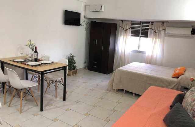 Cares Apartament, Morón, Buenos Aires.