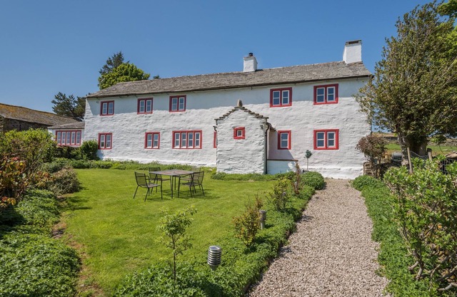 Carhullan - Dog-friendly farmhouse with a hot tub & superb views