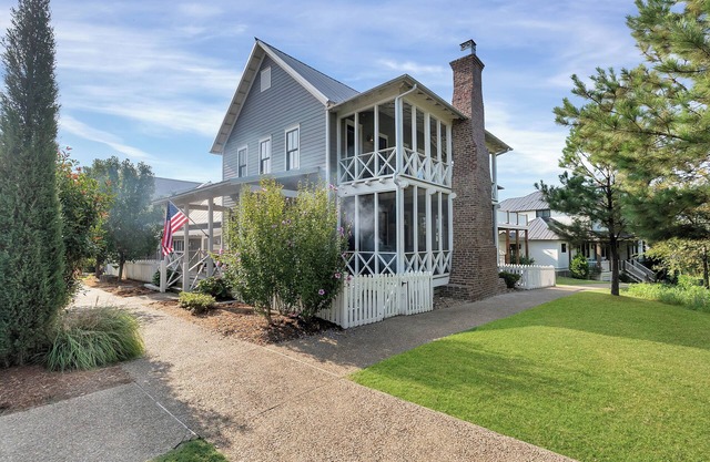 CARLTON LANDING! 3-Porches, Partial lake views, Putting green and Fire pit.