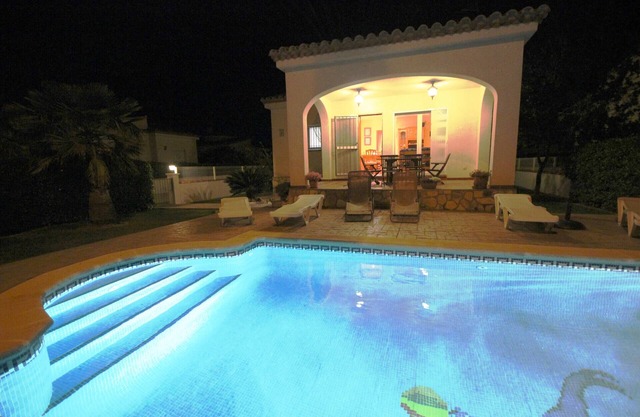 "Carmen 1"@MARISOL: 500m to the beach, private pool, A/C, WiFi, dog beach