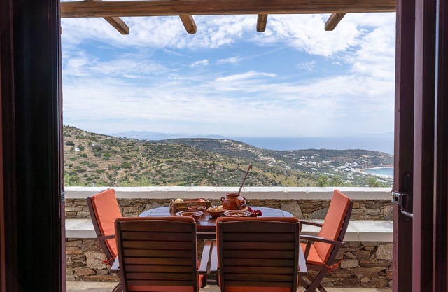Carnation Rose Family Apartment in Sifnos