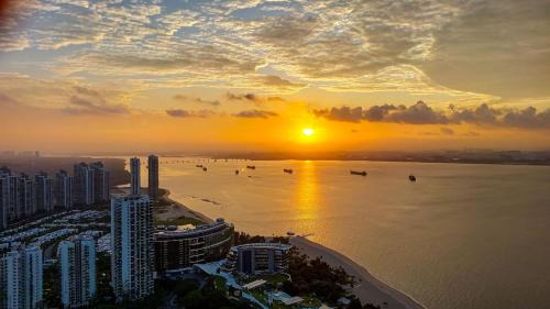 Carnelian Tower Hotel at ForestCity 4108 with WIFI
