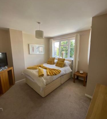 Carol,s Place Near Porthcawl, Margam, Bridgend & M4 Value for Money