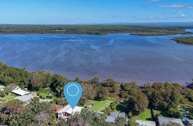 Carramar - Fireplace - Absolute Waterfront
