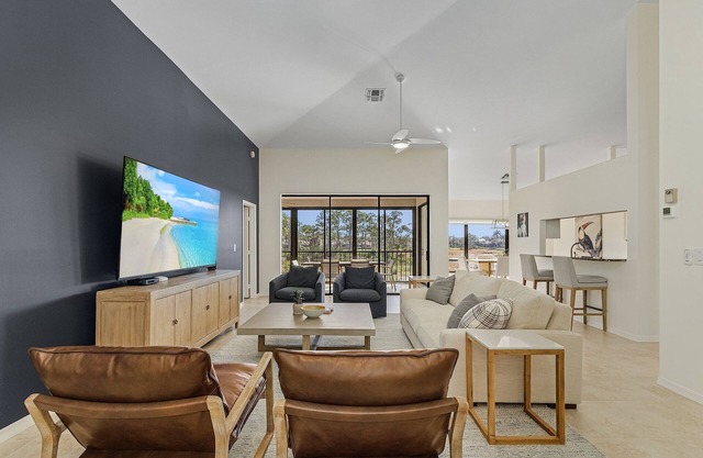 Carriage House in Bonita Bay - 7 min from beach!