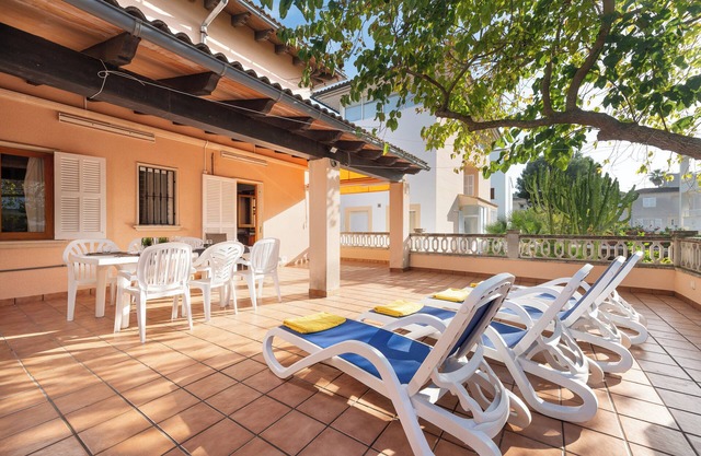 Cas Caminer. Comfortable townhouse 50 meters from the sandy beach.