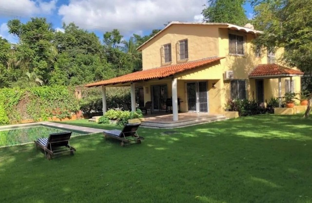 Casa Amma with garden and pool, ideal for families and friends.