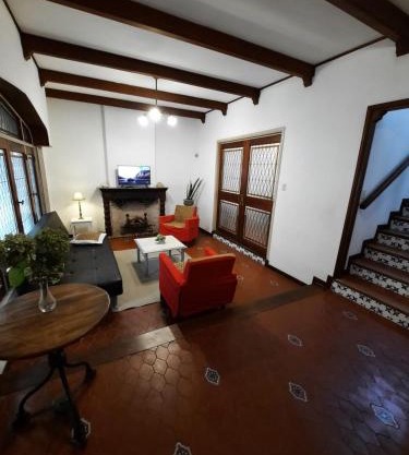 Casa amplia para 5 personas y cochera, a pasos del centro