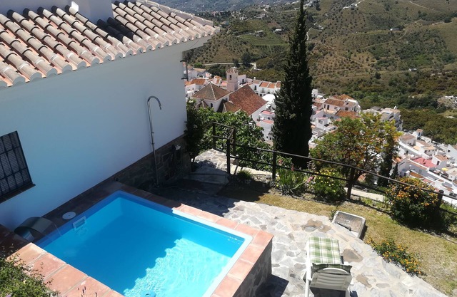 Casa Ana, 100 m. from Frigiliana, fantastic views, small private pool.