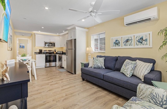 CASA BELLA" B" - 1 Bed/1 Bath STEPS TO THE BEACH - Sleeps 2