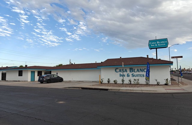 Casa Blanca Inn and Suites
