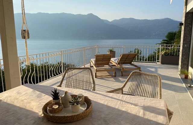 Casa Blu - Stylish vacation apartment with fantastic lake view on Lake Maggiore