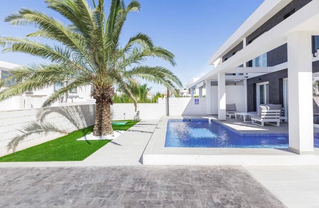 Casa Bos Dolphin Pool Jacuzzi 6p