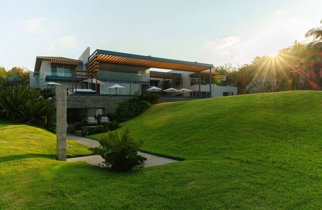 Casa Brisa in Kupuri by Mita Residential. Full Staff, Beachfront, Pool, Yoga Room, GYM