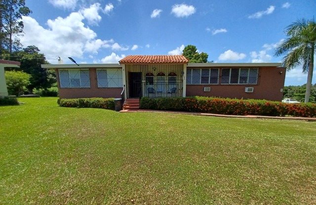 Casa Campo Familiar, Rio Grande Puerto Rico 20 minutes from San Juan Airport