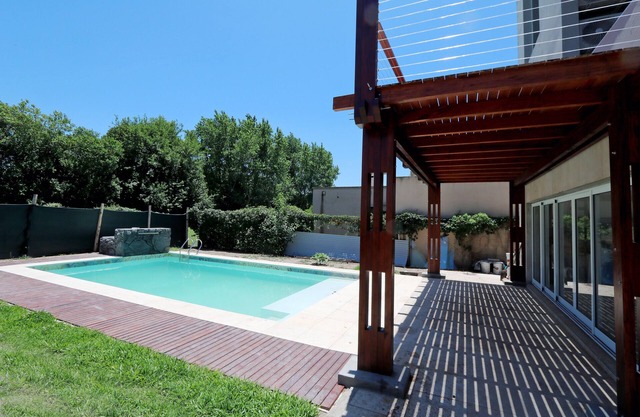 Casa Caribe en Roldán con Pileta and Canchita de Fútbol