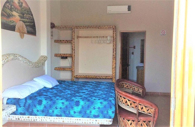 Casa Claro de Luna "A very pretty house located in La Madera beach Zihuatanejo"