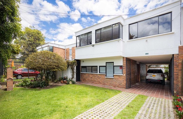 Casa con Jacuzzi en Bogota (Weed Friendly)