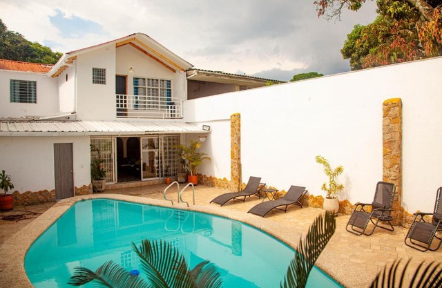 Casa con piscina privada en Cali, cerca a Cosmocentro