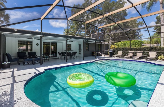 “Casa Concord: 3BR-2BA Home with Private SaltH20 Pool, 2 Miles from Siesta Key”