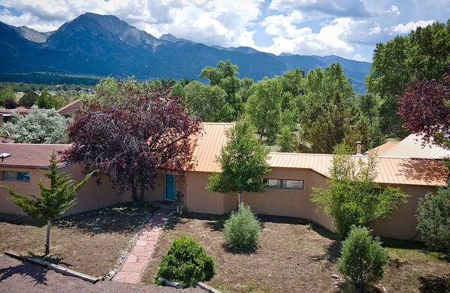 Casa Cumbres: Creek, Hiking Trails & Pet Friendly