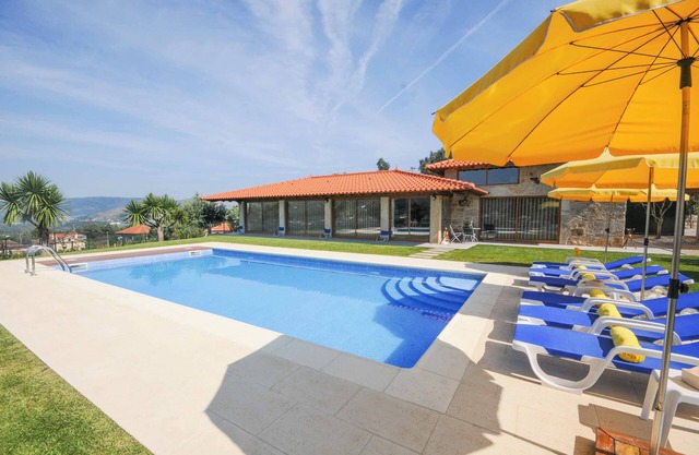 Casa da Pedra - Three Bedroom Villa, Sleeps 6