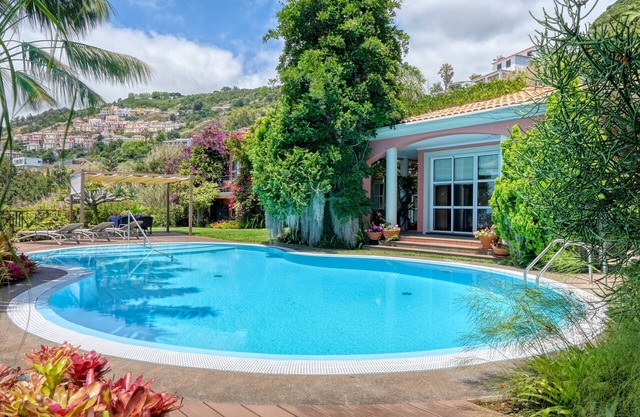 Casa das Bromélias, a Home in Madeira