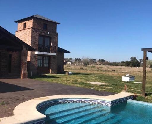 Casa de campo en club privado Benquerencia