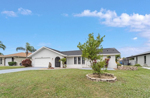 Casa de Crab: Gulf Access Waterfront 4 Bedroom and 3 Bathroom Home Heated Pool