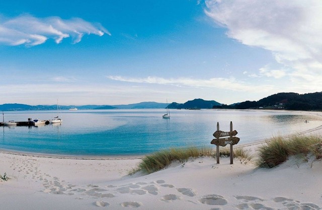 CASA DE LOIS: a step away from Vigo, Baiona and Playa América.