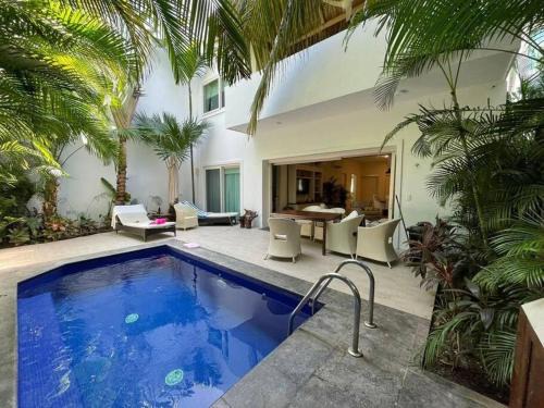 Casa de lujo con alberca y playa privada