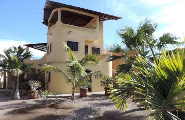 Casa de Perla, Great location near town and beach