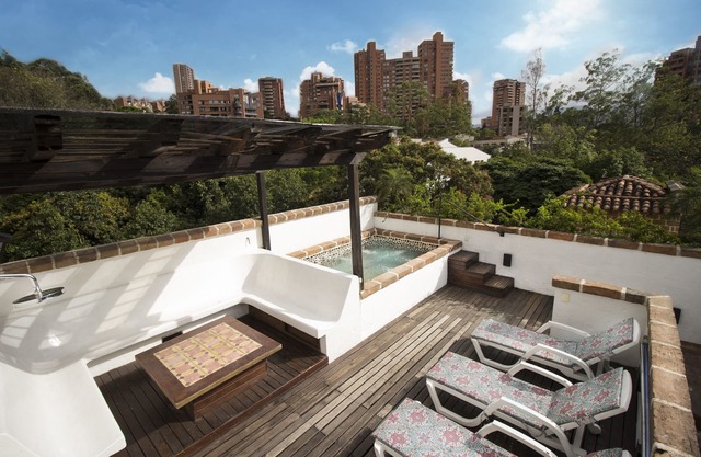 Casa del Reloj CIELO -Luxury, Jacuzzi, Penthouse Suite, 4000sq Feet, to 200mbps