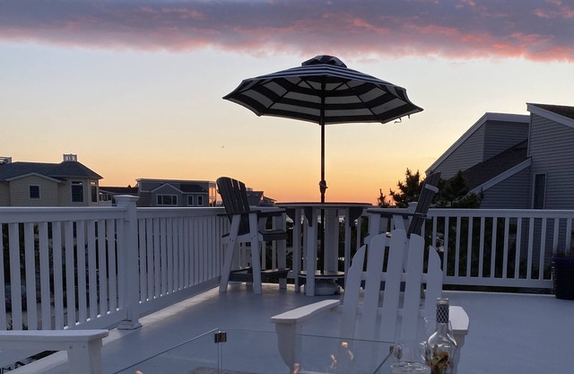 Casa del Sol - steps to beach and bay with a private dock!