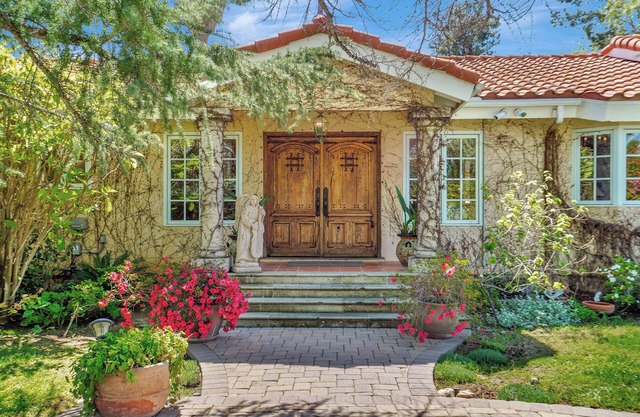 Casa Diego a Centrally Located Spanish Vibe Home with Great Outdoors and Pool