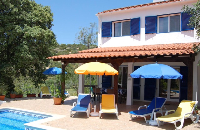 Casa dos Amigos- Holiday home with pool and sea views